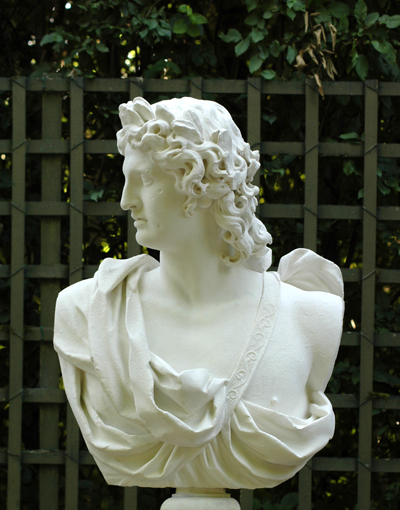 Versailles_Galerie_Antique_Antique_Apollon.jpg